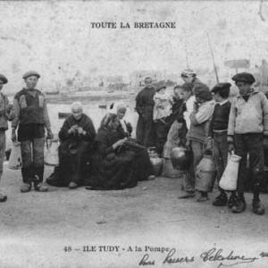 Ile-Tudistes à la corvée d'eau